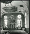 Im Rahmen der Novemberpogrome kam es auch zu Angriffen auf die Synagoge in Hohenems. Fenster wurden eingeworfen und Teile des Inventars entwendet. Auf dem jüdischen Friedhof brachten Angehörige der Hitlerjugend Grabsteine zum Umstürzen. (Quelle: Jüdisches Museum Hohenems)