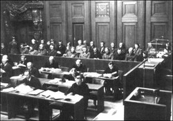 Die Nürnberger Ärzteprozesse (1946–1947) arbeiteten Medizinverbrechen der Nationalsozialisten auf. (Quelle: public domain)